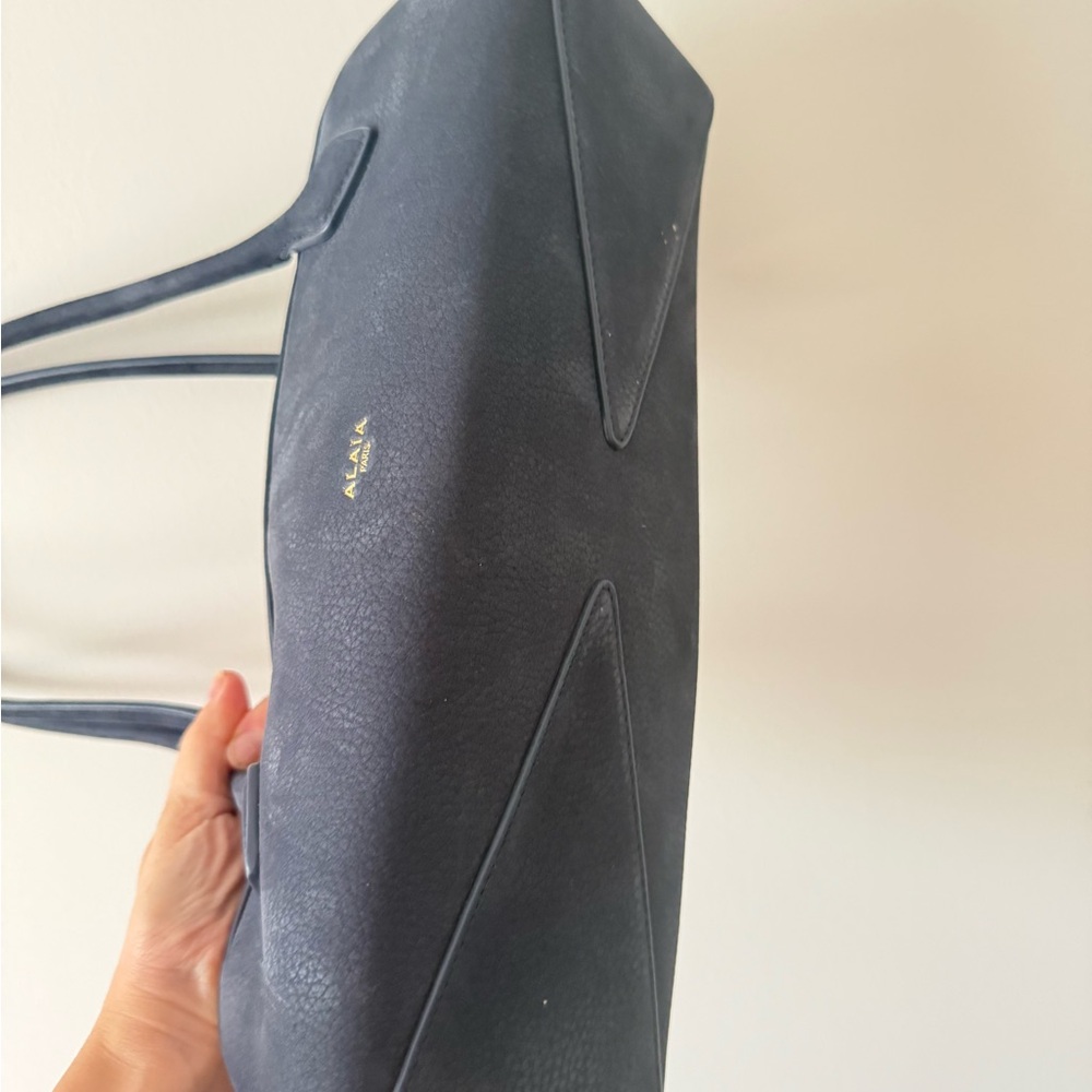 Alaia Black Shoulder Bag - Picture 3 of 4